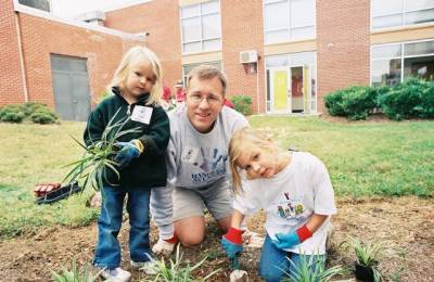 b2ap3 thumbnail BLOG DM 5 Ways to teach your kids to be grateful